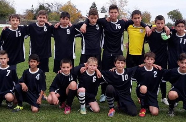 Малките футболисти на СОУ Вичо Грънчаров” първенци в ученическите игри в Г. Оряховица