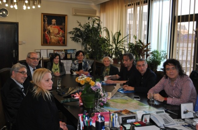 Тони Димитрова и журито на Северно сияние разговаряха с кмета Стоилов