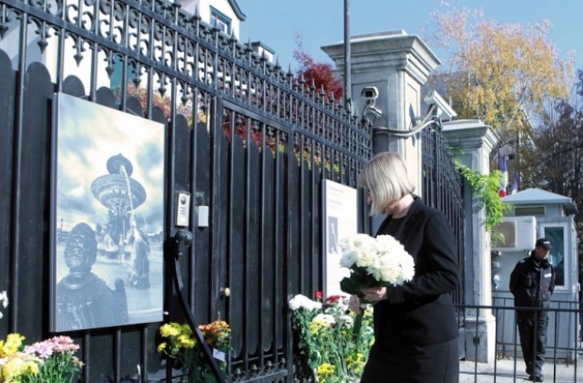 Бдение пред френското посолство в столицата в знак на съпричастност