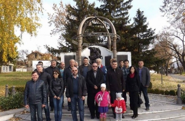 Паметна плоча на героите ще градят „Родолюбиви българи“