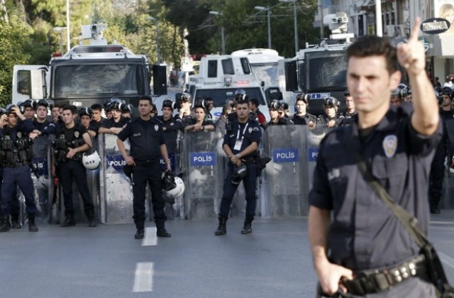 Задържаха протестиращи по време на срещата на Г-20 в Турция