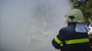 Пожар изпепели постройка покрив и прасета
