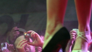 Задържаха сводници във варненски бар