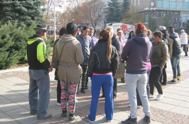 Работници по чистотата протестираха в Дупница