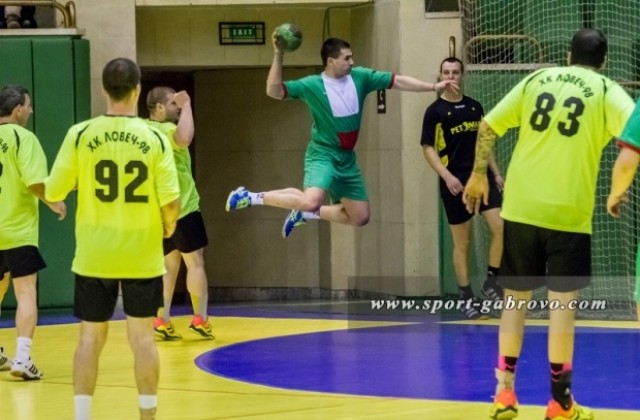 Мъжете на ХКЧардафон с победа, равен и загуба