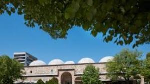 Безистена в Ямбол ще свети във виолетов цвят