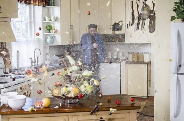 Никога не правете това у дома!