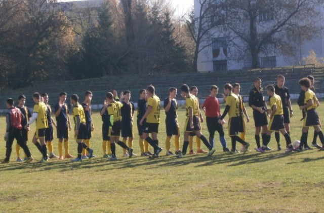Юношите младша възраст на ФК Велбъжд с първа победа