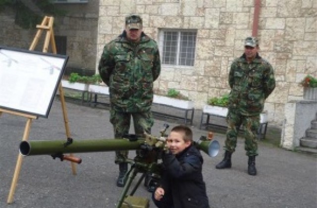 Шуменски военни организират Ден на отворените врати за празника на Сухопътните войски