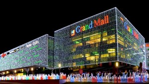 Опаковаха цяла сграда в светлини за Коледа СНИМКИ