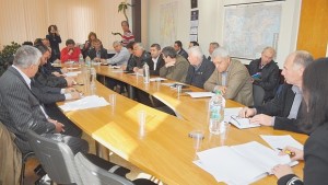 Преди зимата половината спасители съкратени а танковете на Исперих и