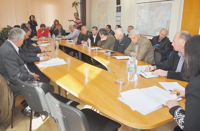 Преди зимата: половината спасители – съкратени, а танковете на Исперих и Самуил – повредени