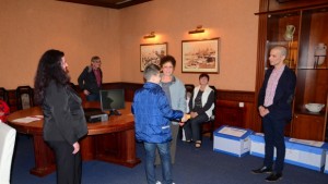 Деца от приемни семейства получиха компютри