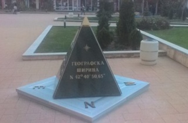 Кметът на Сливен Стефан Радев с изявление за поставянето на знак-пирамида