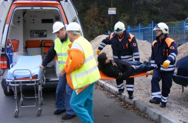 Два часа спасители вадиха затиснат тракторист от кабината