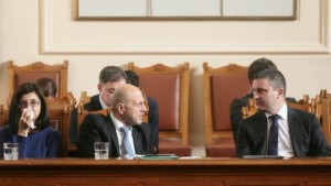 Бюджет 2016 мина на първо четене без да го защитят