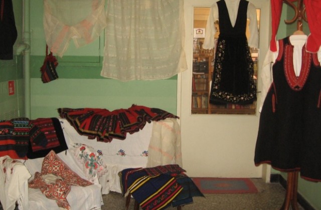 Тайни от раклата на баба показват в Мездра