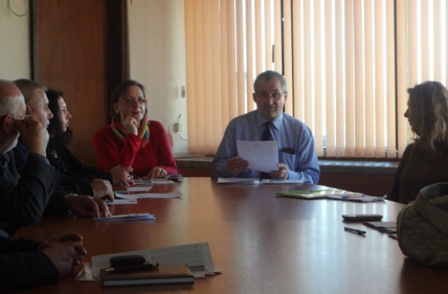 Областният управител свика комисията за здравната карта