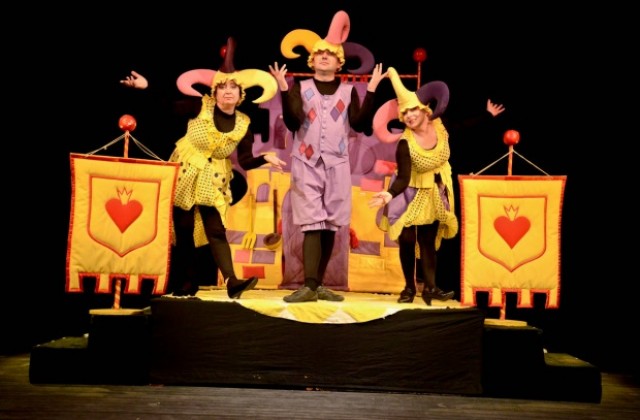 Варненските кукленици гастролират на сцената на Театър ВЕСЕЛ