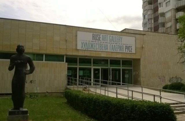 Изложба на унгарски творци, удостоени с наградата Мажарофф в галерията