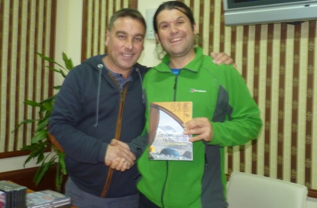 Атанас Скатов представи в Мездра книгата„Богинята Майка на Вселената и своя нов проект Speed x 14 x 8000 x Vegan