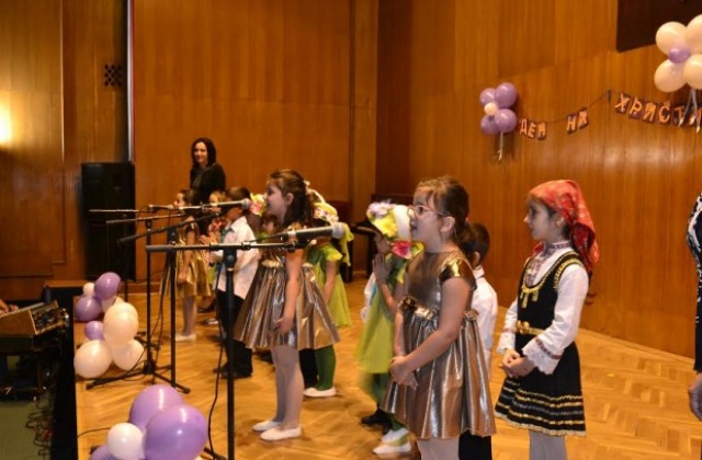 Детски концерт събра стотици великотърновци в Голямата зала на Общината