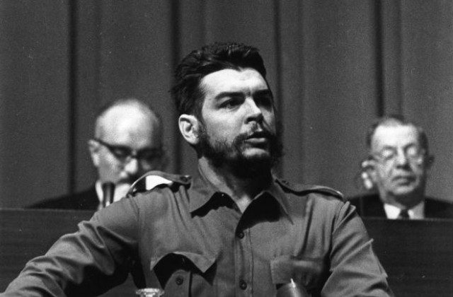 26 ноември: Че Гевара става председател на националната банка на Куба