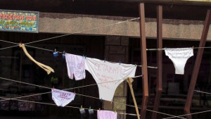 Протест с гащи и чорапи в Перник