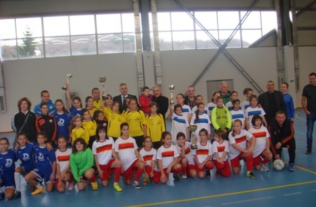 Женският футбол в Дряново се възражда