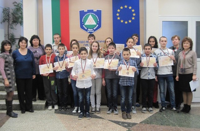 Златни медали за учениците на ПМГ Враца от международното състезание „Математика без граници