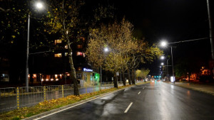 Продължава подмяната на уличното осветление във Варна СНИМКИ