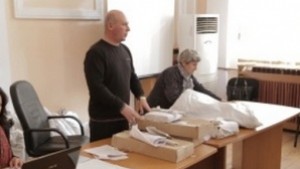 Ръчното броене на бюлетини започна със закъснение