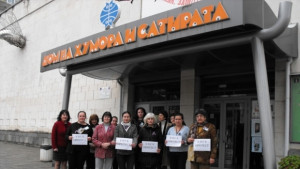 Над 160 служители от музеите галериите и регионалната библиотека протестираха