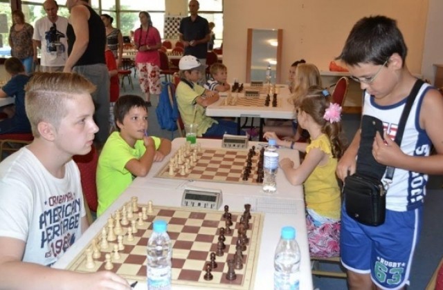 Над 120 деца се включват в шахматния турнир „Тракийско конче“