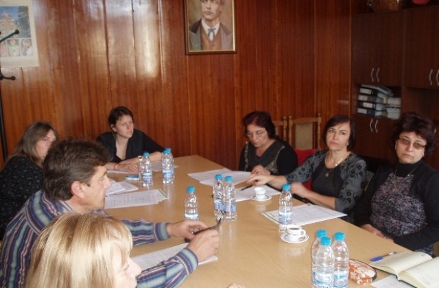 Допълнително обучение по български език поискаха представители на образователните среди в Дряново