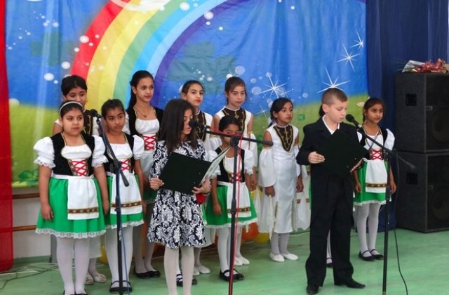 Национална среща за образователна интеграция на деца от етнически малцинства проведоха в Луковит