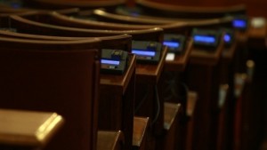 Парламентът избра петчленния Фискален съвет БСП напусна пленарната зала