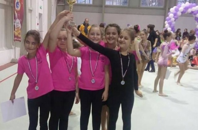 Пълен комплект медали завоюваха гимнастичките от  „Локомотив Елеганс”