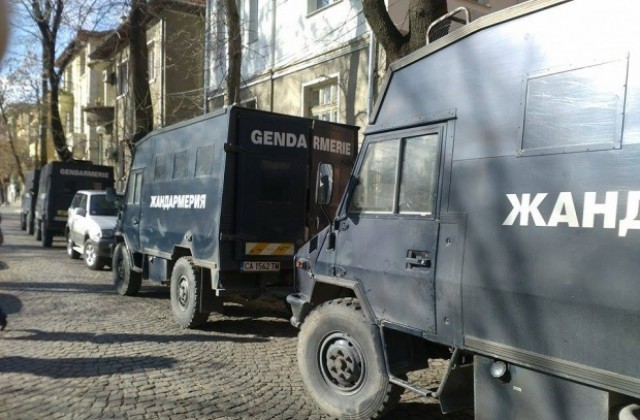 Жандармерия и засилено полицейско присъствие пред Турското консулство