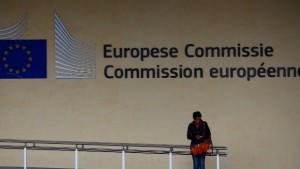 ЕК запазва икономическите си прогнози въпреки парижките атентати