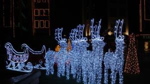 Над 600 елемента и 43 км светещи гирлянди украсяват Варна