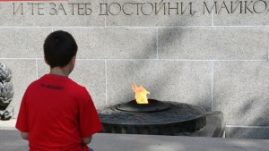 Вдигат 6метров паметник на българските революционери в София