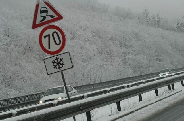 АПИ предупреждава: Очакват се интензивни снеговалежи в части от страната