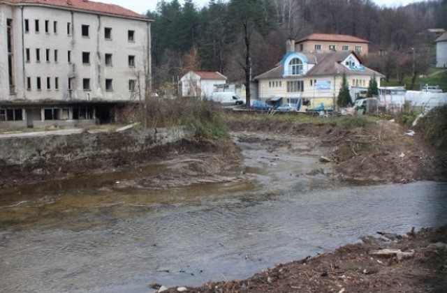 Започна почистването на реките в Габрово