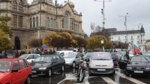 Десетки шофьори протестираха във Варна срещу поскъпването на винетките