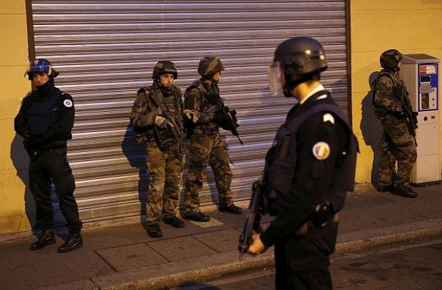 Атентаторите окървавили Париж с оръжия, произведени в Сърбия