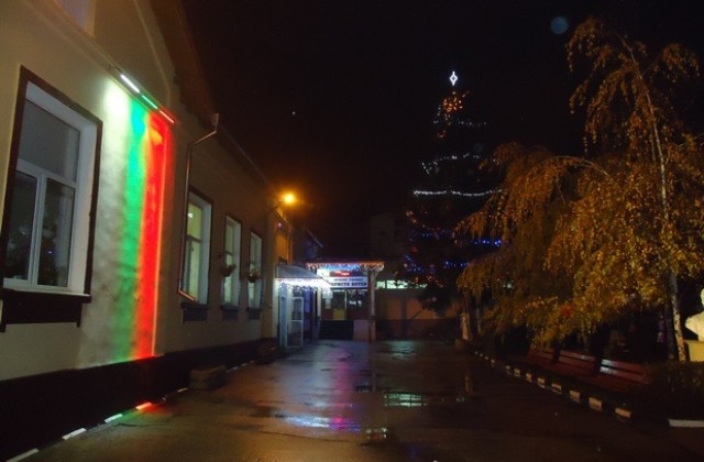 Запалват и Коледните светлини в НУХристо Ботев