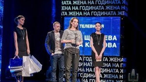 Лора Крумова и Галя Щърбева с приз Жена на годината