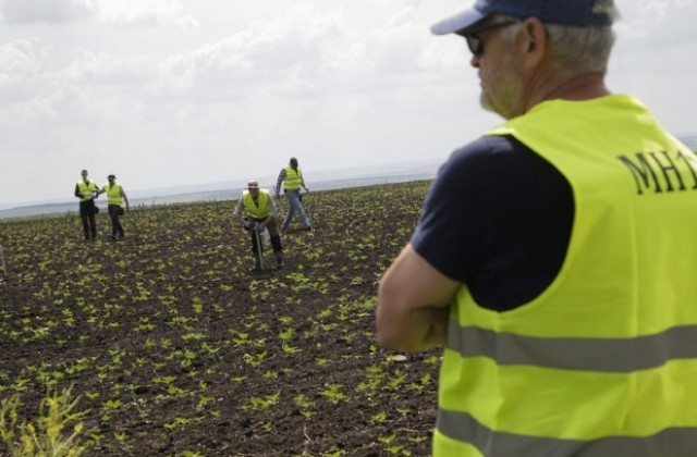 Арест за полицай, опитал да продаде сувенири от сваления в Украйна самолет