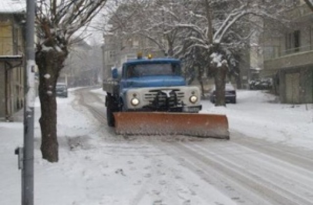 7 машини са ангажирани със зимното почистване на улиците в Горна Оряховица